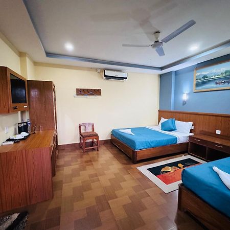 Jungle Wildlife Camp Hotel Sauraha Kültér fotó