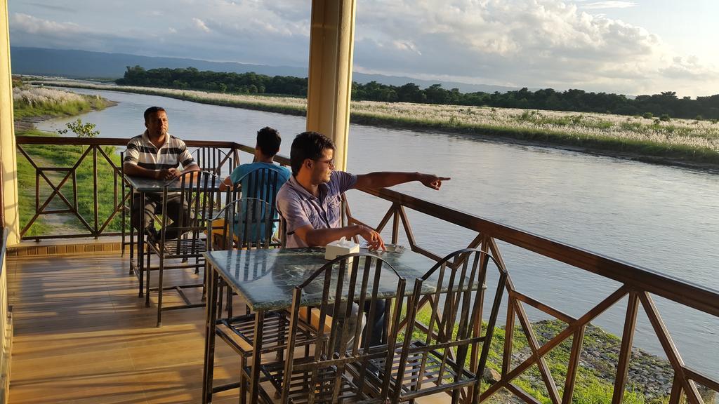 Jungle Wildlife Camp Hotel Sauraha Kültér fotó