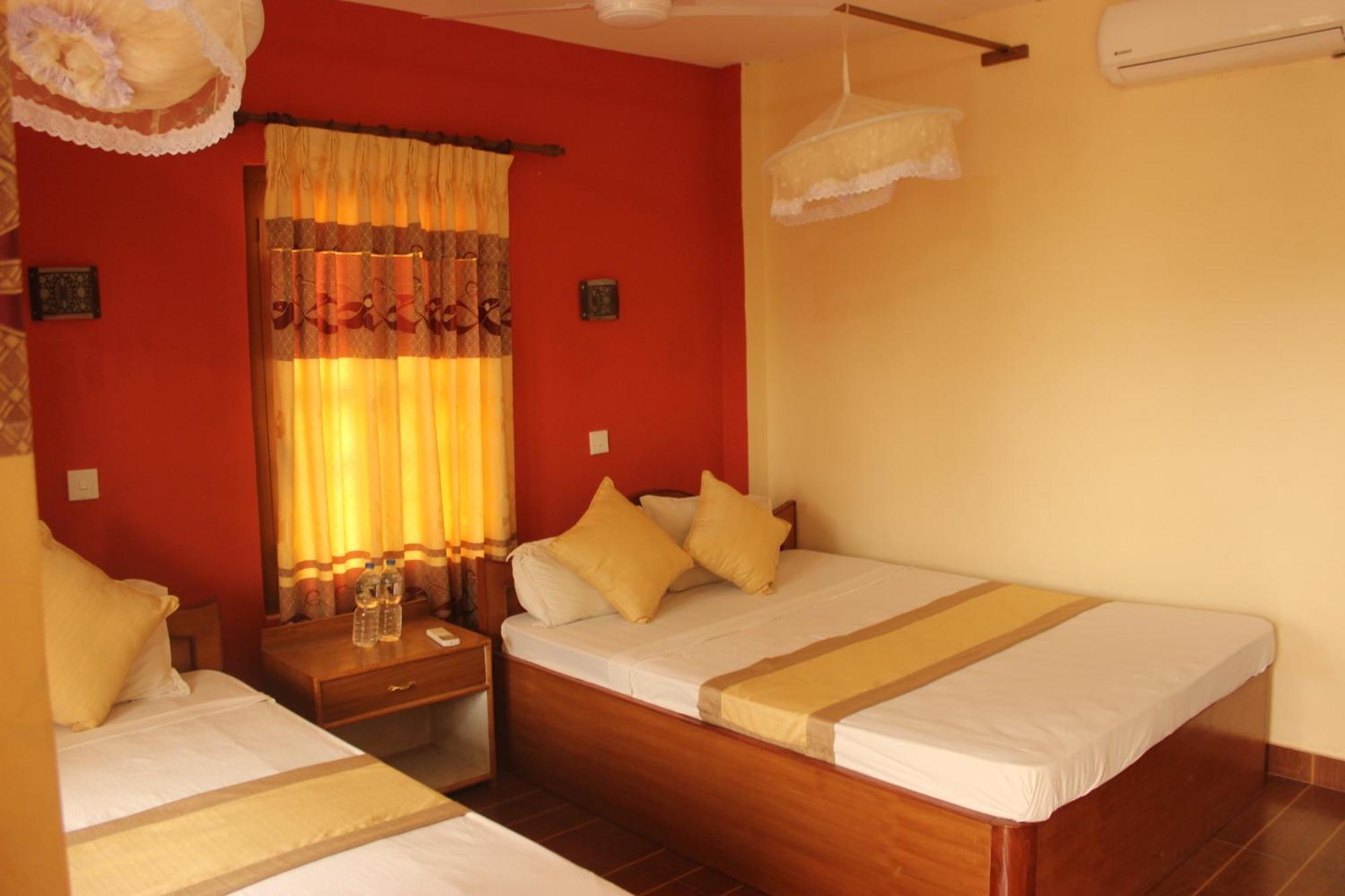 Jungle Wildlife Camp Hotel Sauraha Szoba fotó