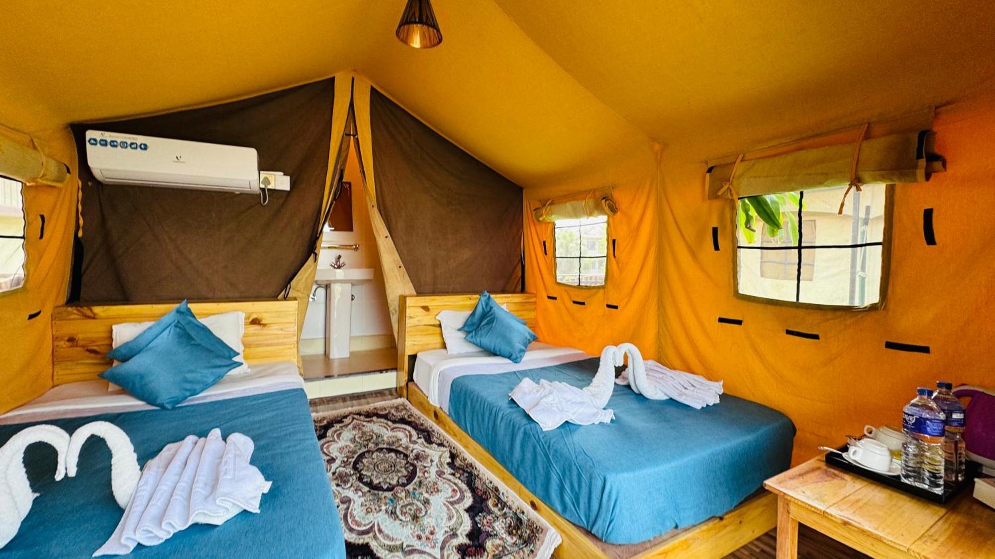 Jungle Wildlife Camp Hotel Sauraha Kültér fotó