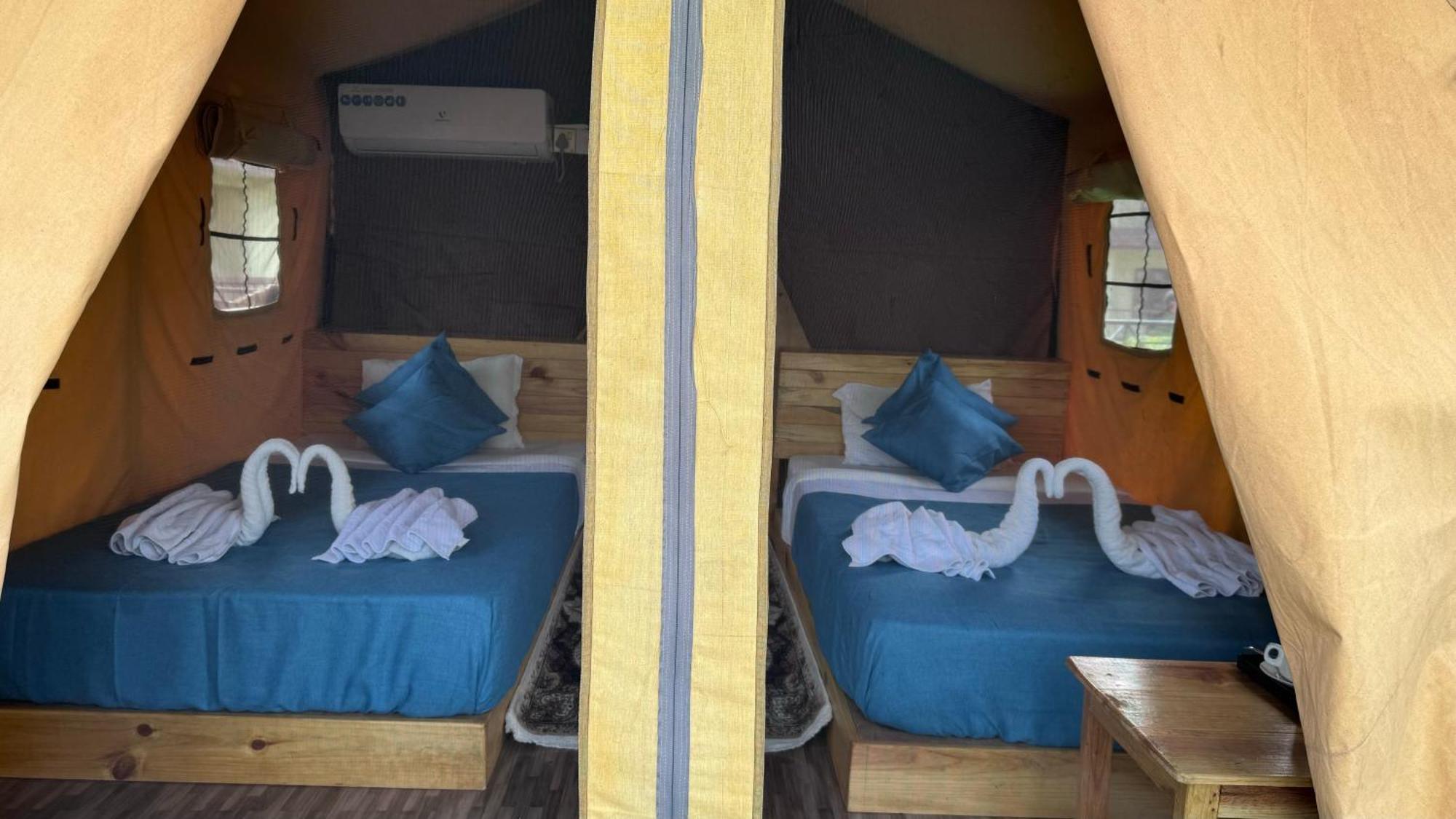 Jungle Wildlife Camp Hotel Sauraha Kültér fotó