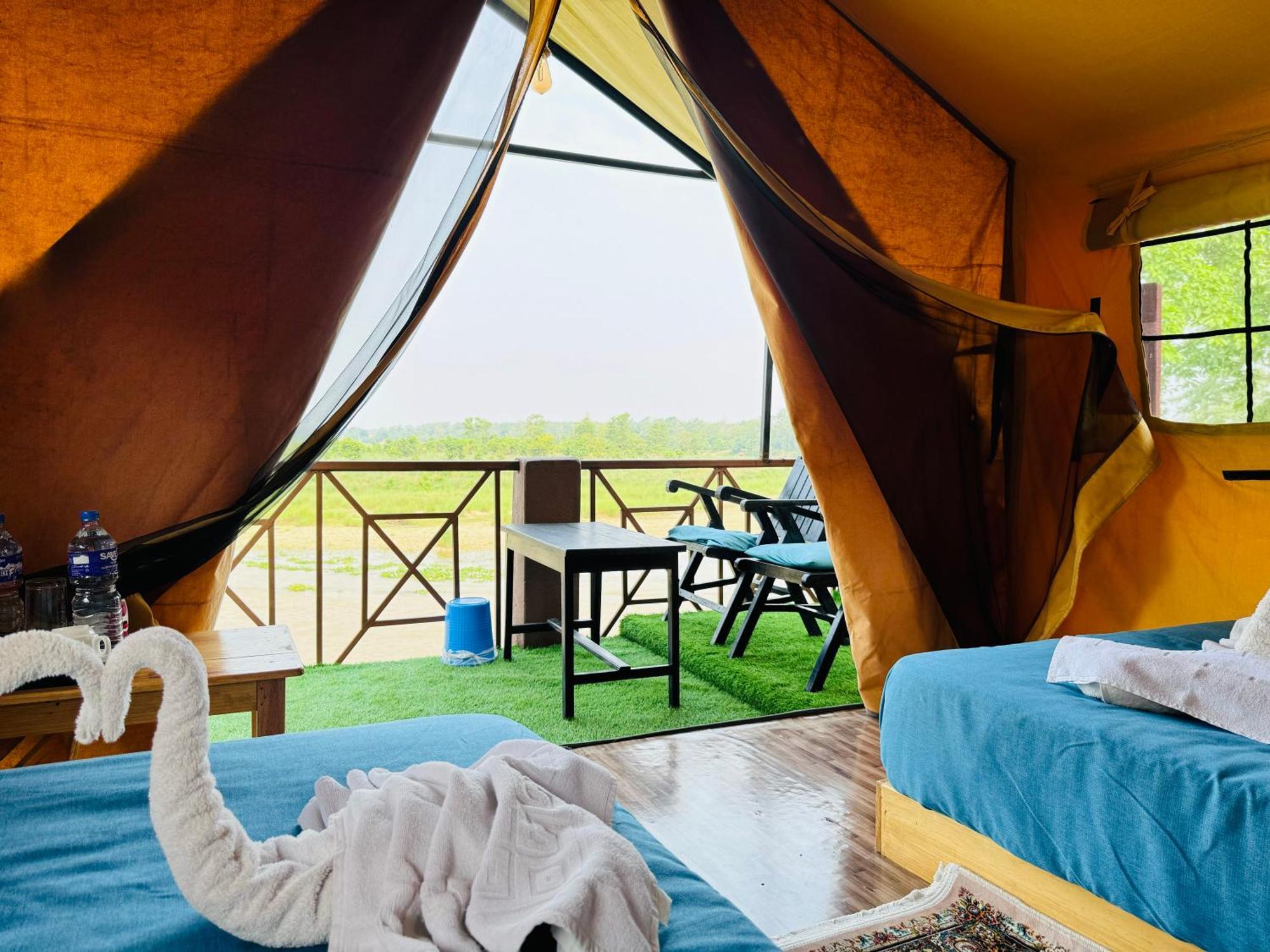 Jungle Wildlife Camp Hotel Sauraha Kültér fotó