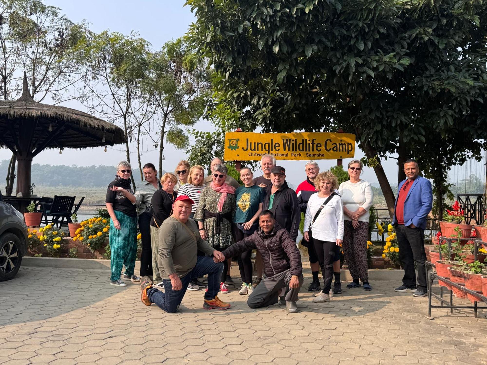 Jungle Wildlife Camp Hotel Sauraha Kültér fotó