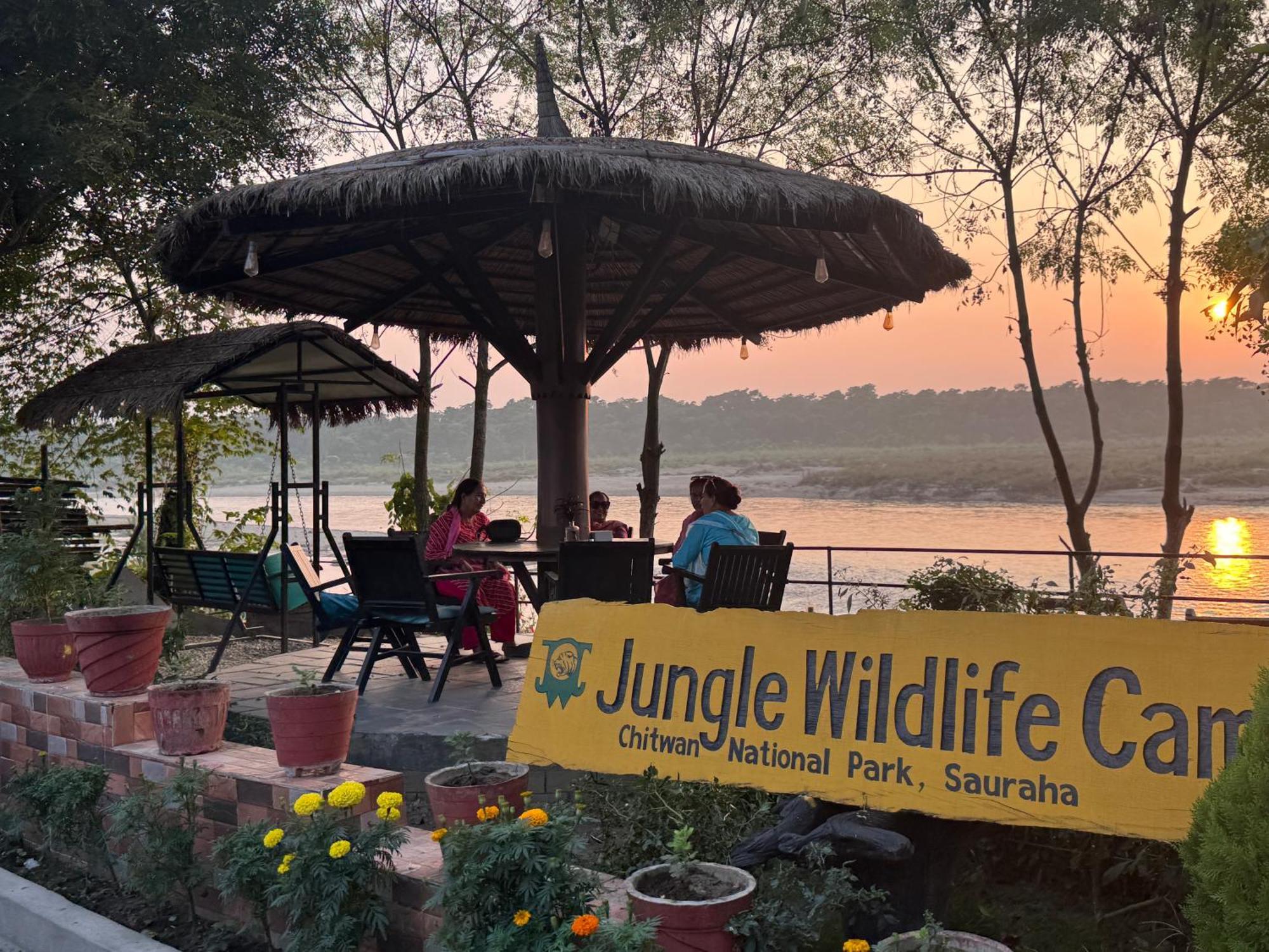 Jungle Wildlife Camp Hotel Sauraha Kültér fotó