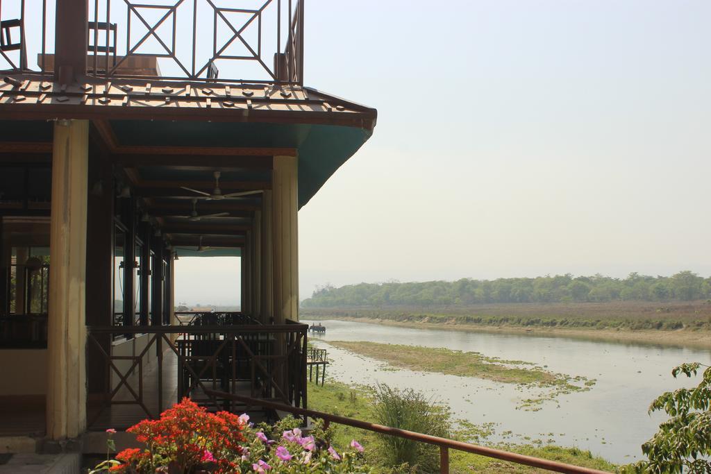 Jungle Wildlife Camp Hotel Sauraha Kültér fotó