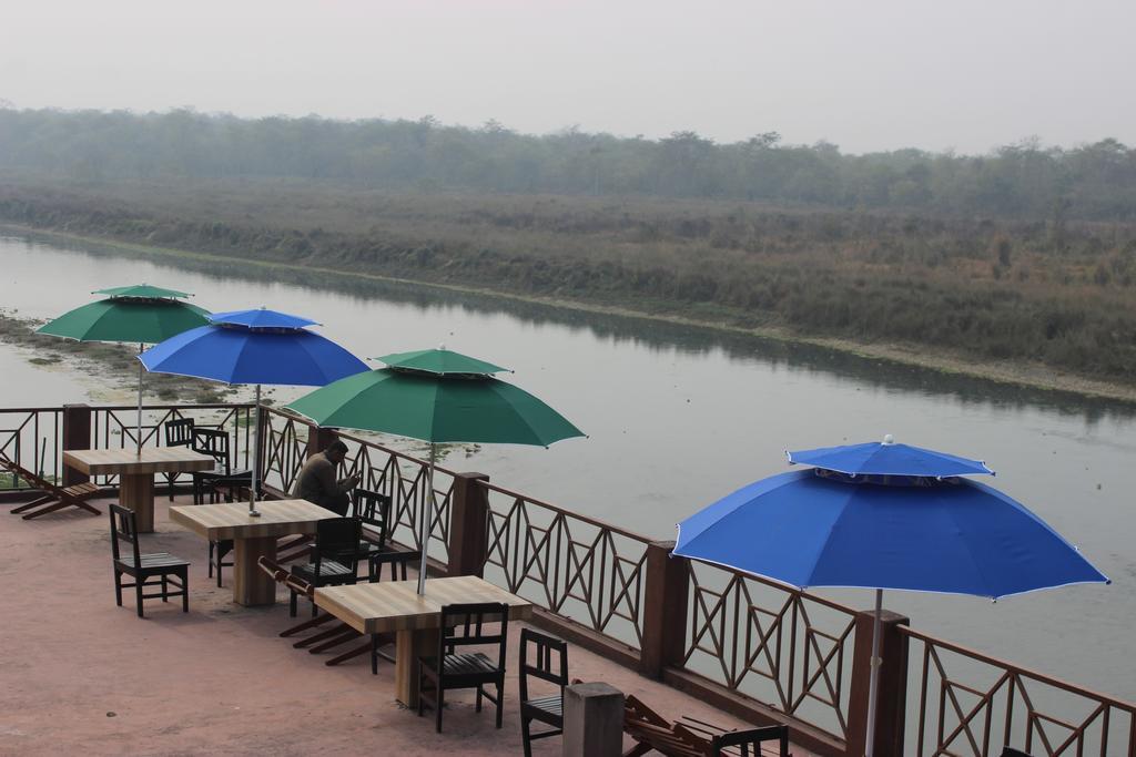 Jungle Wildlife Camp Hotel Sauraha Kültér fotó