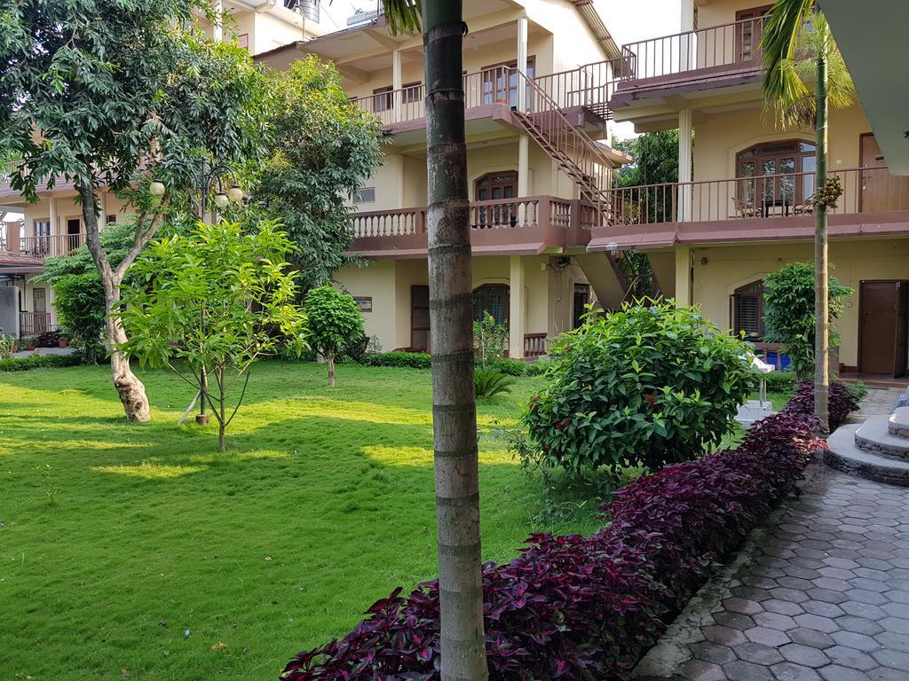 Jungle Wildlife Camp Hotel Sauraha Kültér fotó