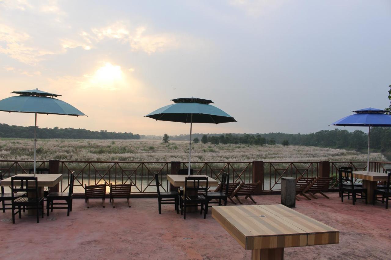 Jungle Wildlife Camp Hotel Sauraha Kültér fotó
