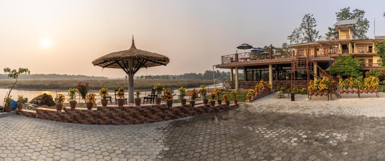 Jungle Wildlife Camp Hotel Sauraha Kültér fotó