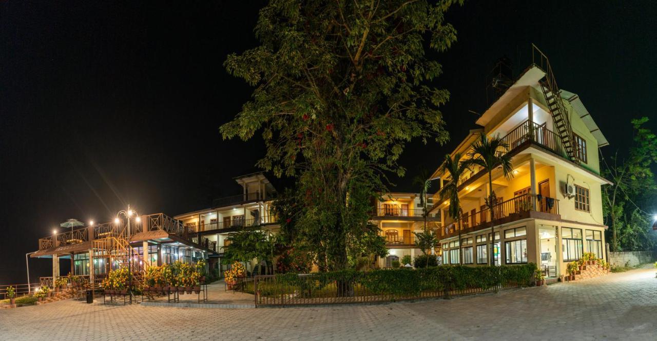 Jungle Wildlife Camp Hotel Sauraha Kültér fotó