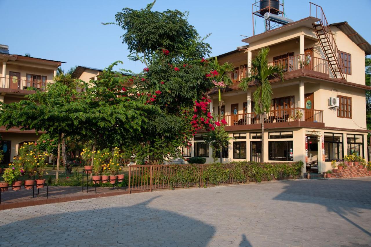 Jungle Wildlife Camp Hotel Sauraha Kültér fotó